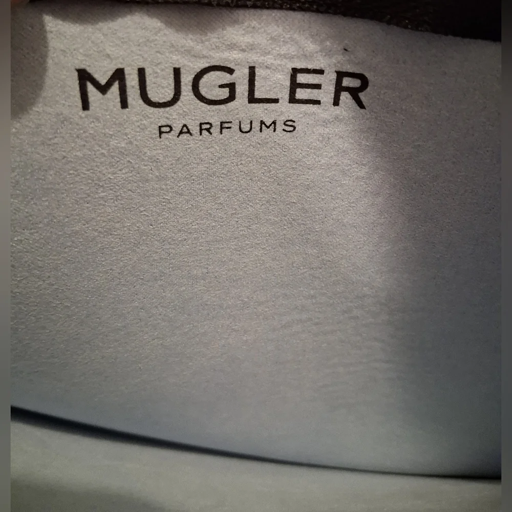 NWOT Thierry Mugler Parfum Black Vegan  Cosmetic Makeup Beauty Travel Pouch Bag